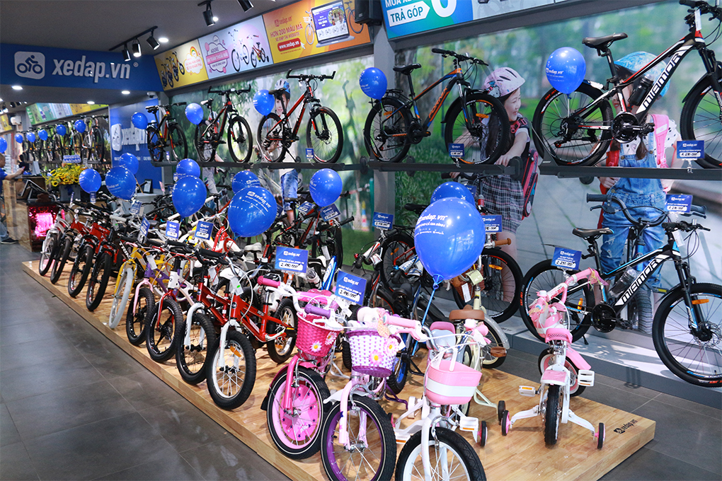 Khu trưng bày xe đạp trẻ em tại cửa hàng chỉ từ 1,5 triệu đồng