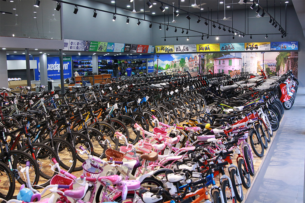 Không gian cửa hàng trưng bày hơn 200 mẫu xe đạp, xe điện