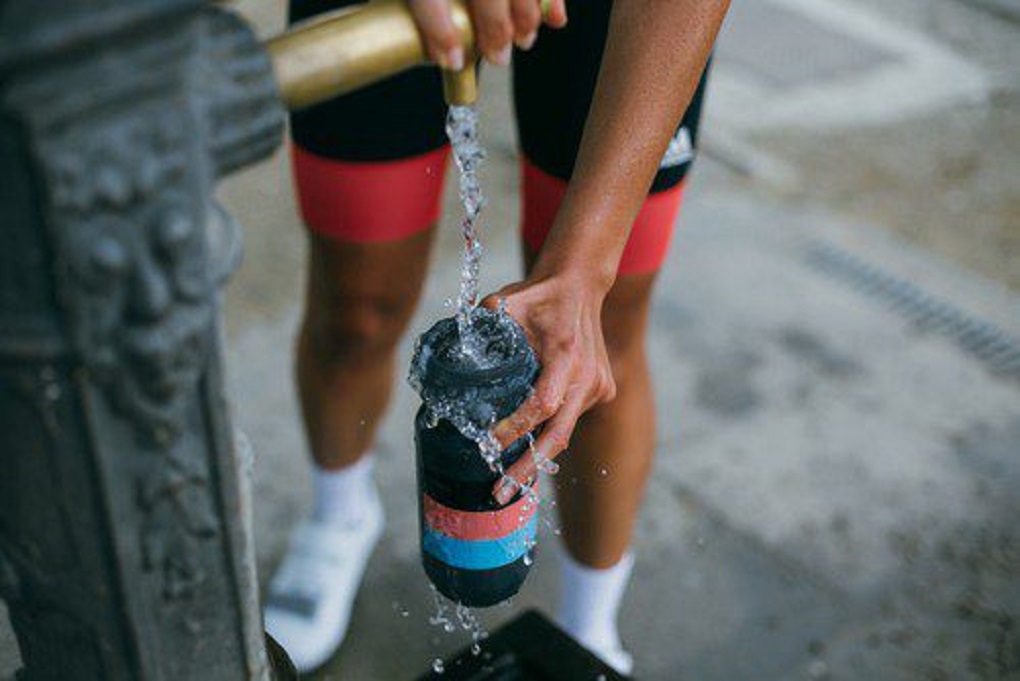 Chuẩn bị đầy đủ nước khi đạp xe
